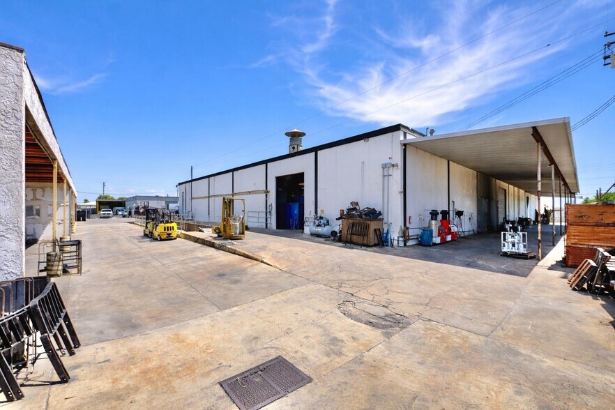 More Photos Of 1005 E Orangethorpe Ave, Anaheim Warehouse For Sale