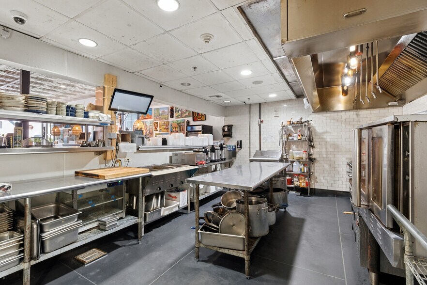 More Photos Of 8227-8229 Oak St, New Orleans Restaurant For Sale