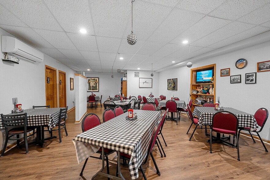 More Photos Of 326 Main St, Wausaukee Bowling Alley For Sale
