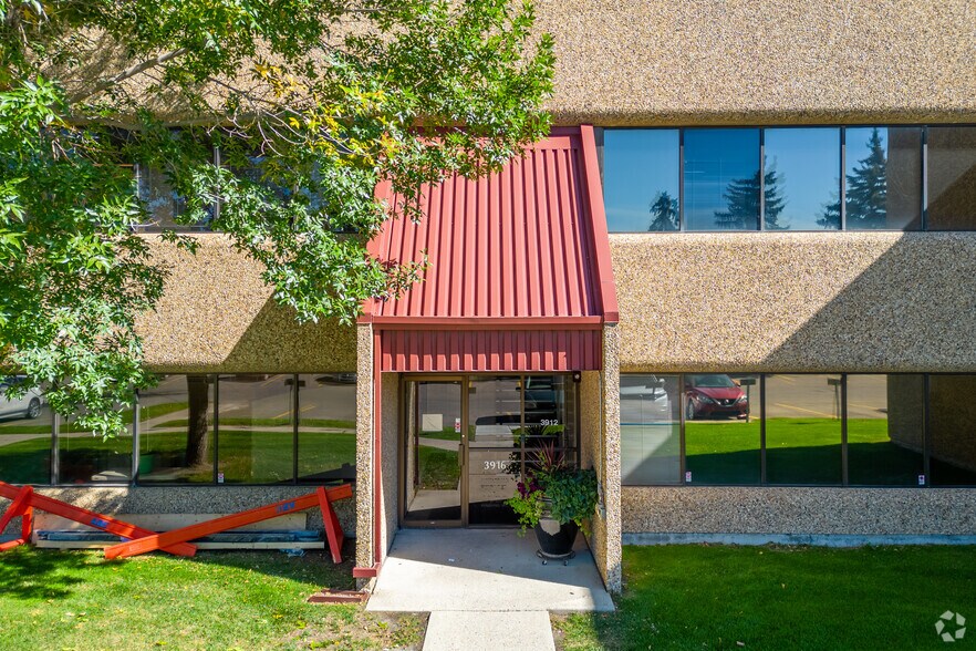 More Photos Of 3880-3908 29 St NE, Calgary Warehouse For Lease