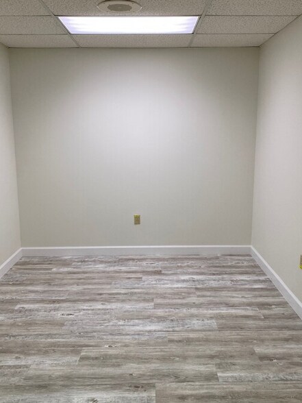 More Photos Of 1830 Town Center Dr, Reston Medical For Sale