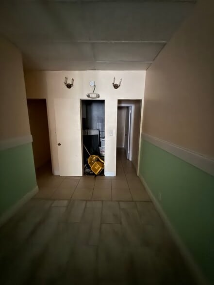 More Photos Of 6140 Hollywood Blvd, Pembroke Pines Storefront For Sale