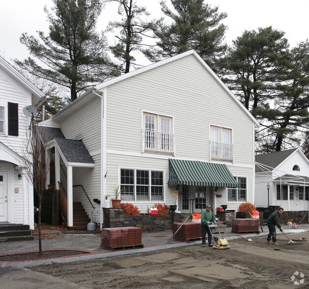 More Photos Of 15 Franklin St, Lenox Restaurant For Lease