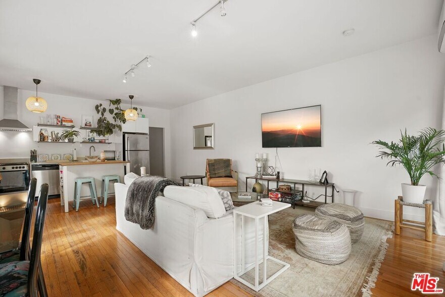 More Photos Of 3324 Hamilton Way, Los Angeles Apartments For Sale