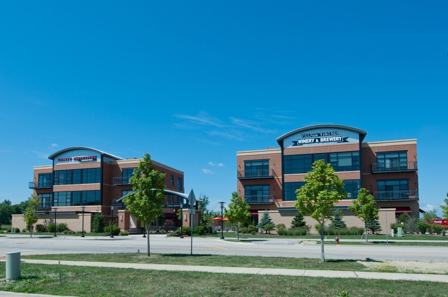 More Photos Of 2380 Esplanade Dr, Algonquin Office For Lease