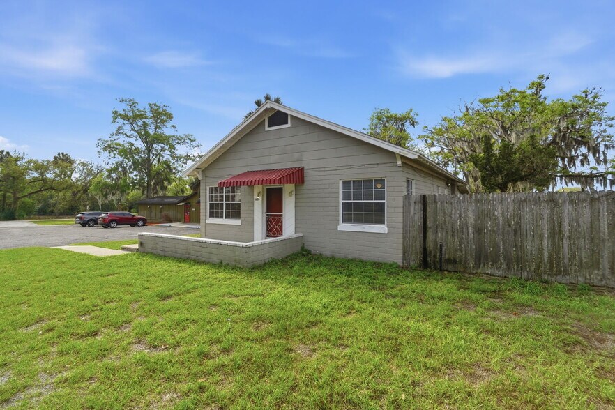 More Photos Of 1030 Camphor Ln, Deland General Retail For Sale