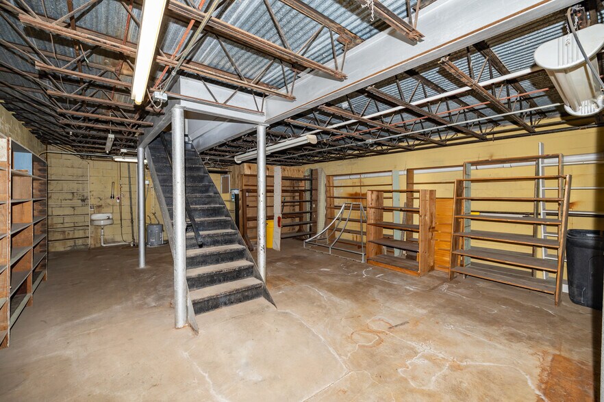 More Photos Of 108 S Santa Fe Ave, Salina General Retail For Lease
