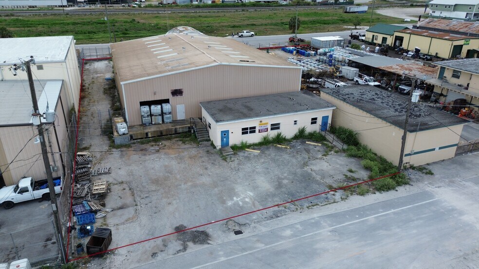 Primary Photo Of 909 NW 13th St, Belle Glade Manufacturing For Sale