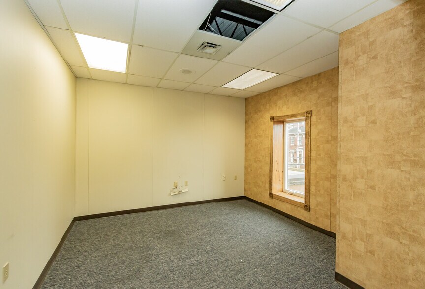 More Photos Of 201 N Jefferson St, Kittanning Medical For Sale