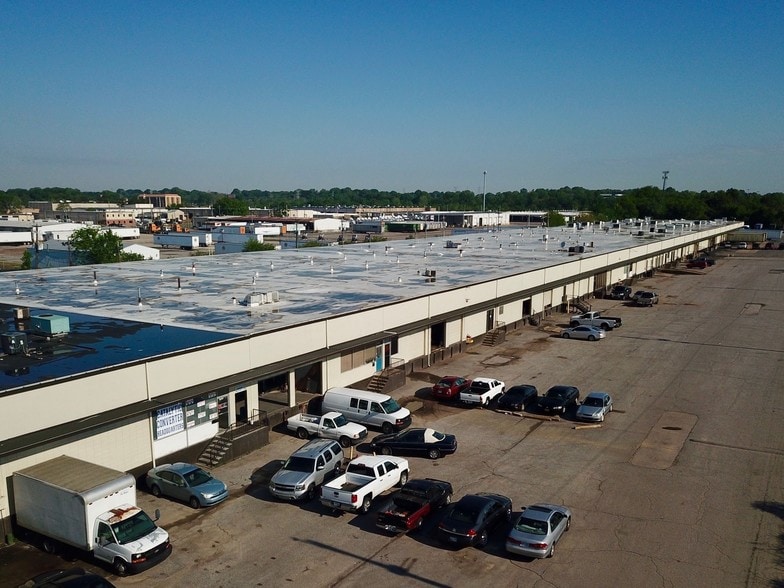 More Photos Of 1886-1896 E Brooks Rd, Memphis Distribution For Lease