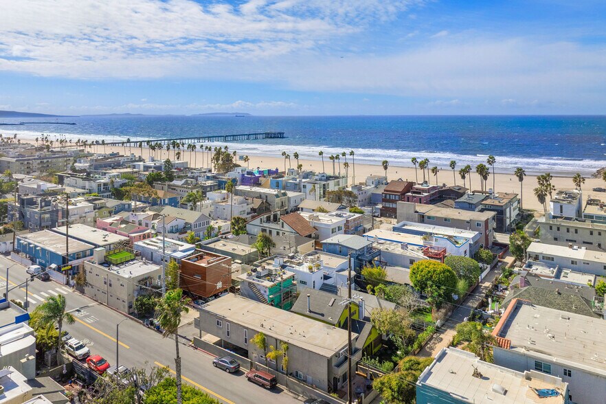 More Photos Of 40 24th pl, Venice Multifamily For Sale