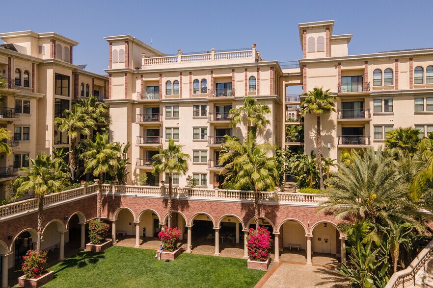 325 W Adams Blvd, Los Angeles, CA 90007 MultiFamily For Lease