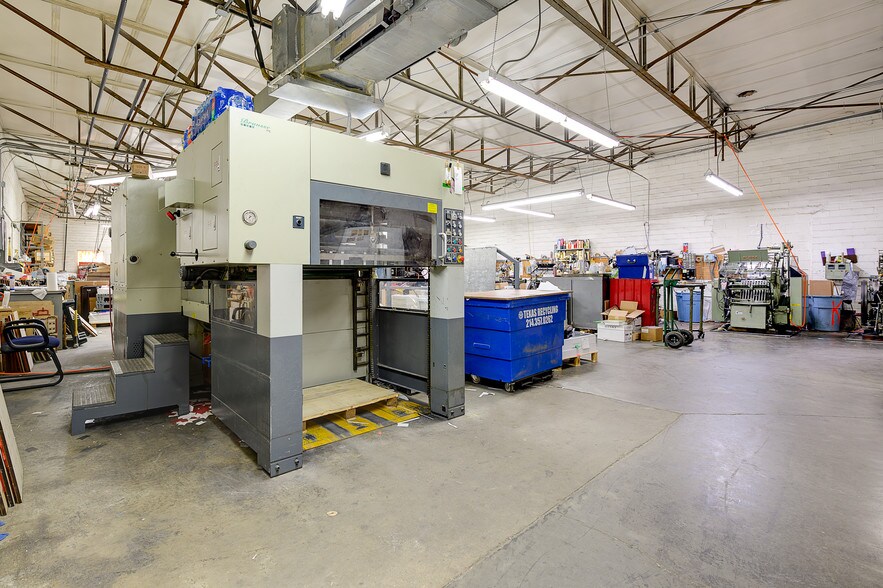 More Photos Of 2154 Irving Blvd, Dallas Light Distribution For Lease