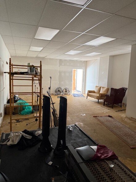 More Photos Of 1679-1681 W University Ave, Saint Paul Storefront For Sale