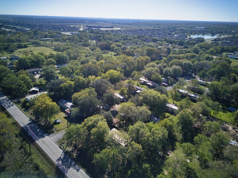 More Photos Of 2106 County Road 58, Rosharon Manufactured Housing Mobile Home Park For Sale