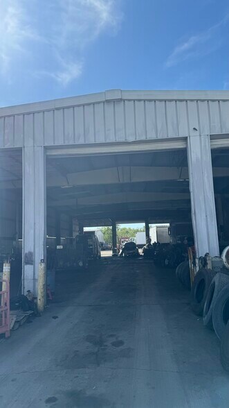 More Photos Of 4101 Causeway Blvd, Tampa Warehouse For Sale