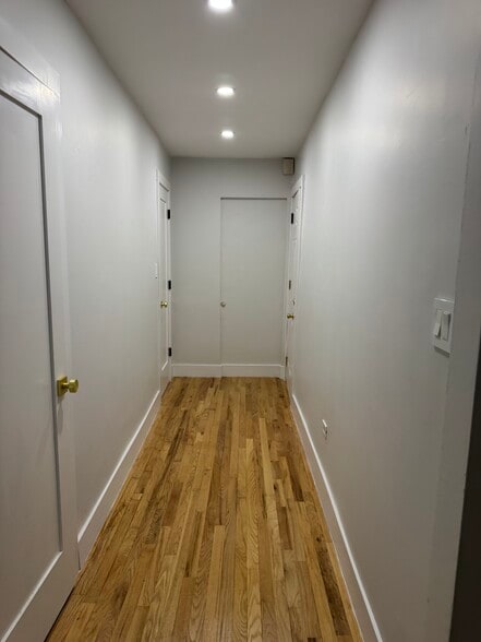 More Photos Of 245 S 1st St, Brooklyn Restaurant For Sale