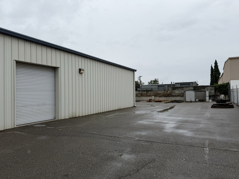 More Photos Of 552 Hi Tech Pky, Oakdale Warehouse For Sale