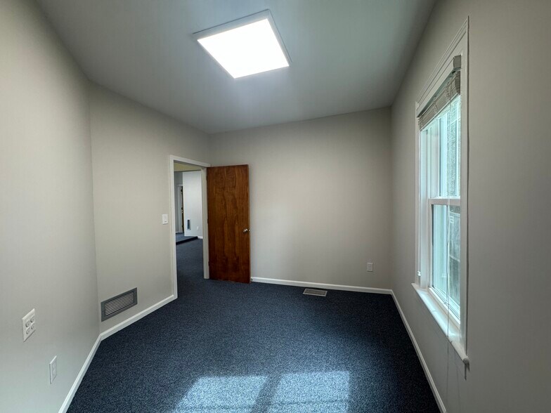 More Photos Of 9 Berkeley St, Norwalk Office Residential For Lease