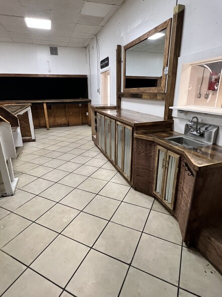 More Photos Of 612 Slater St, Kings Mountain Flex For Lease