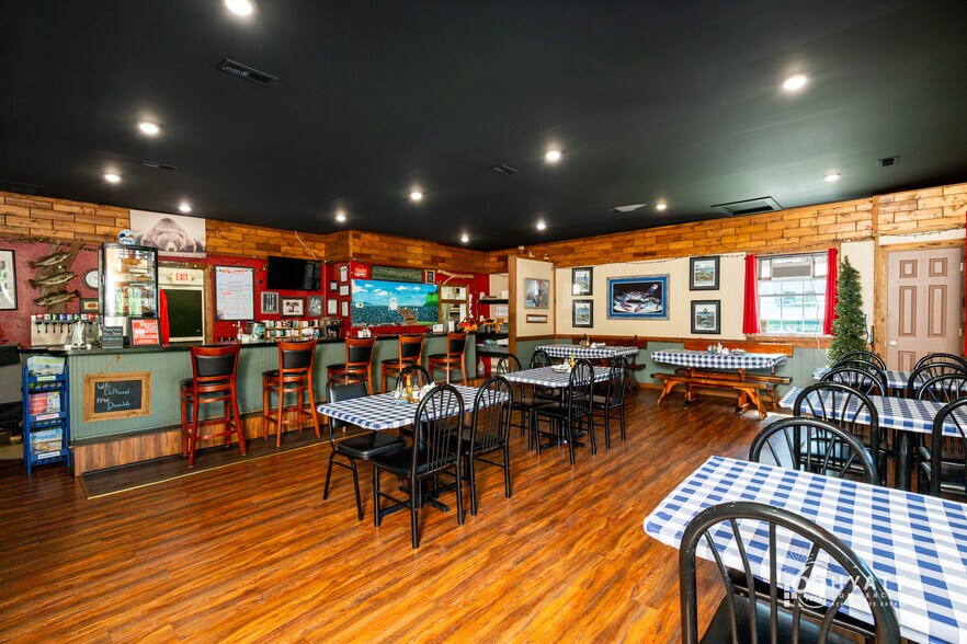 More Photos Of 1466 Snug Harbor Rd, Shady Side Storefront Retail Residential For Sale