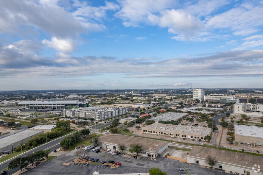 More Photos Of 2400 W Braker Ln, Austin Warehouse For Lease