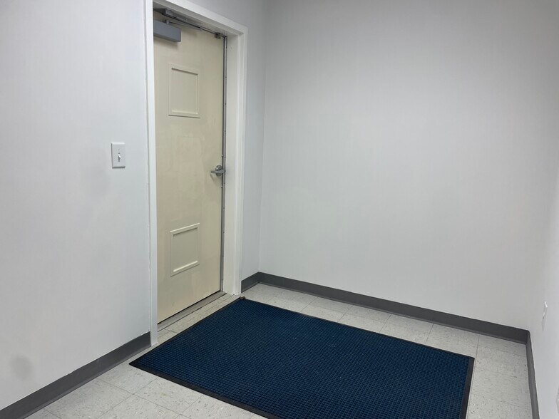 More Photos Of 2141 Eastview Pky, Conyers Office For Sale