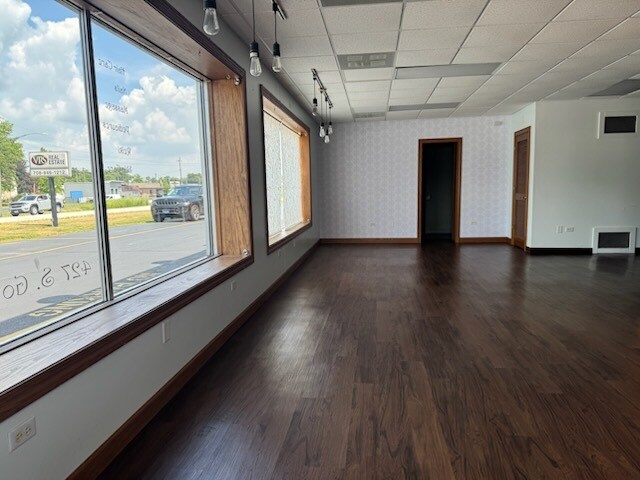 More Photos Of 423-427 S Governors Hwy, Peotone General Retail For Lease