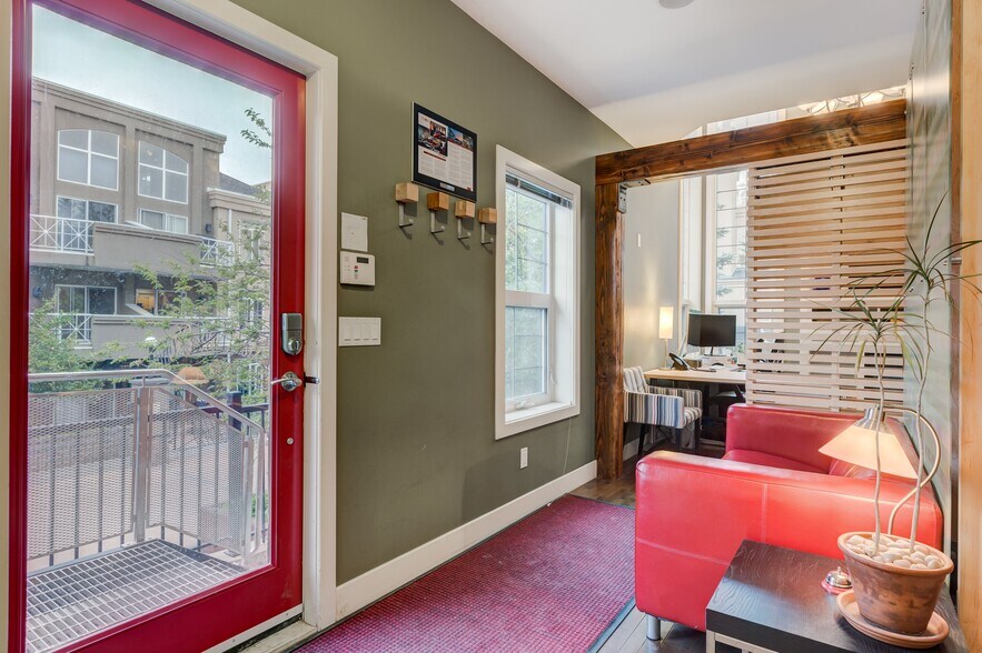 More Photos Of 1812 14A St SW, Calgary Office Residential For Sale