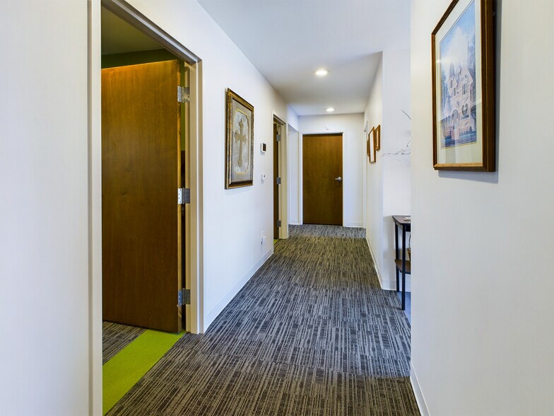 More Photos Of 1407 W University Dr, McKinney Medical For Sale