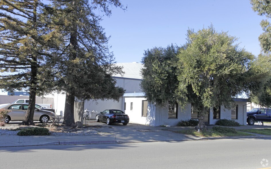 More Photos Of 24701 Clawiter Rd, Hayward Warehouse For Lease