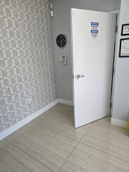 More Photos Of 4696 NW 74th Ave, Miami Industrial For Lease