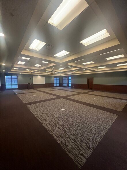 More Photos Of 4141 28th Ave S, Fargo Office For Lease