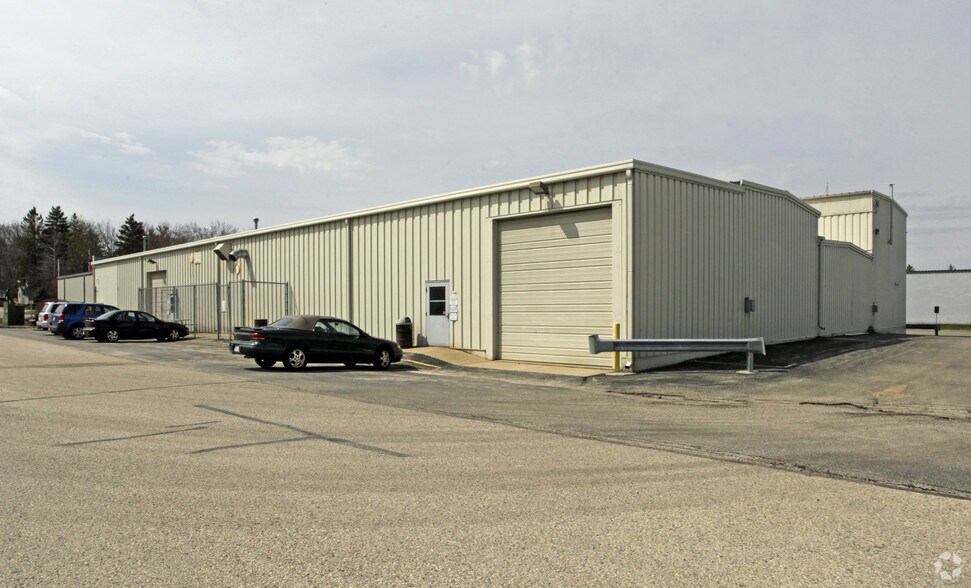 More Photos Of 856 Armour Rd, Oconomowoc Manufacturing For Sale