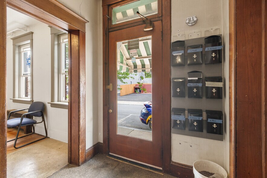 More Photos Of 23 Monroe St, Schenectady Apartments For Sale