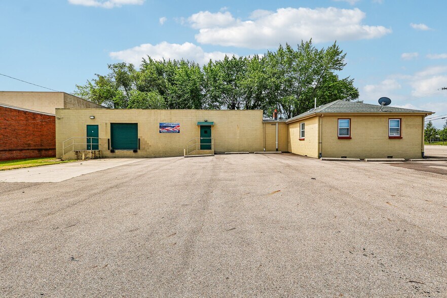 More Photos Of 5558 Wadsworth Rd, Dayton Warehouse For Sale