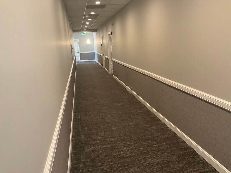 More Photos Of 6475 Washington St, Gurnee Office For Sale