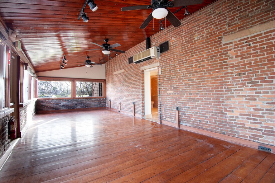 More Photos Of 500 N Pike Rd, Sarver Office Residential For Sale