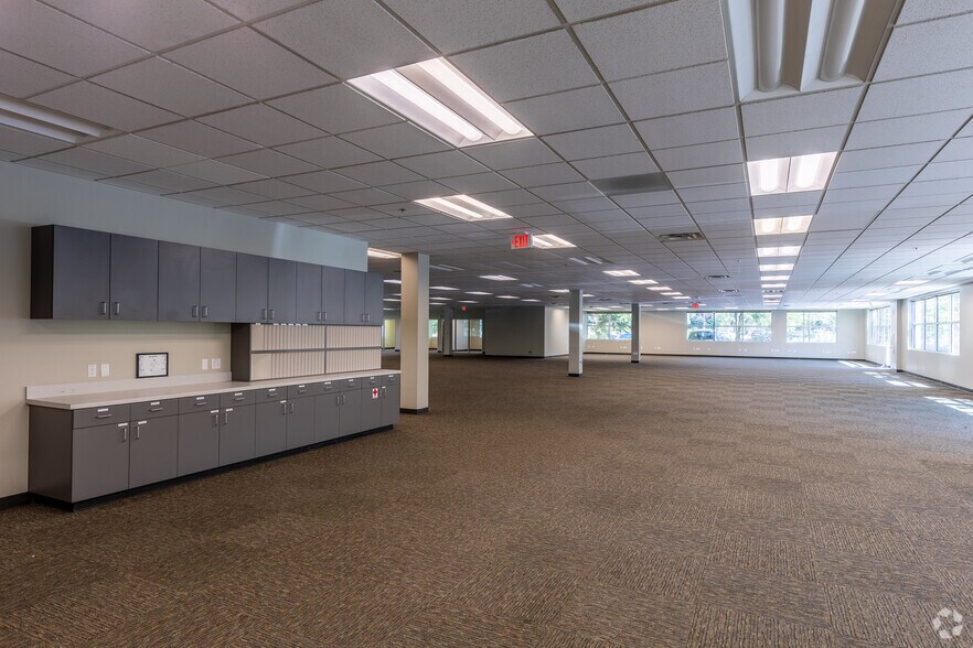 More Photos Of 3030 NE Aloclek Dr, Hillsboro Office For Sale