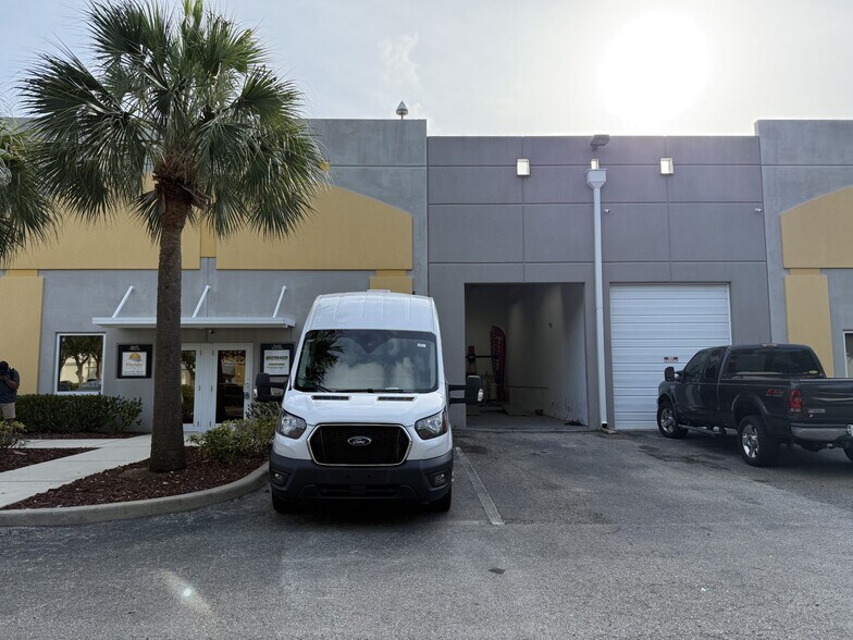 More Photos Of 12801 Commerce Lakes Dr, Fort Myers Light Distribution For Sale