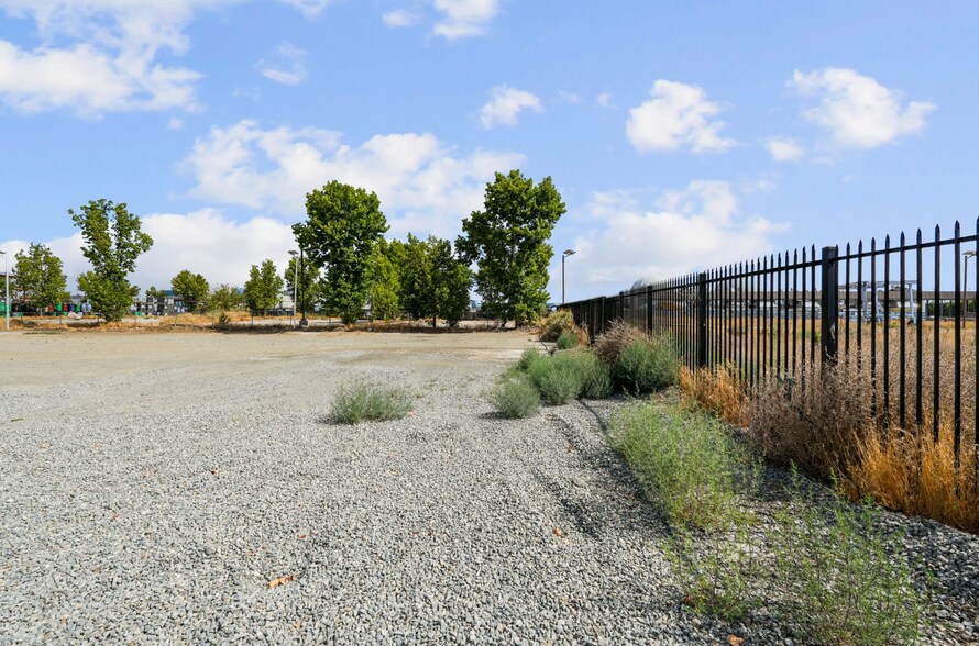 More Photos Of 334 Malbert St, Perris Land For Lease