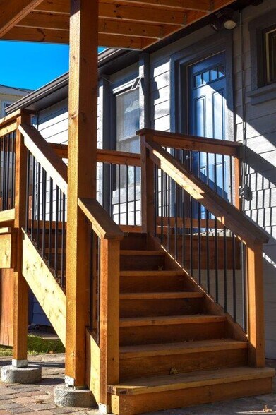 More Photos Of 1049 First Capitol Dr, Saint Charles Freestanding For Lease