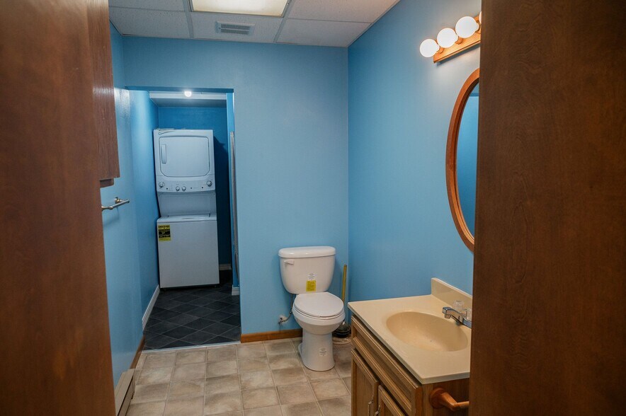 More Photos Of 435 Main St E, Trimont Flex For Sale