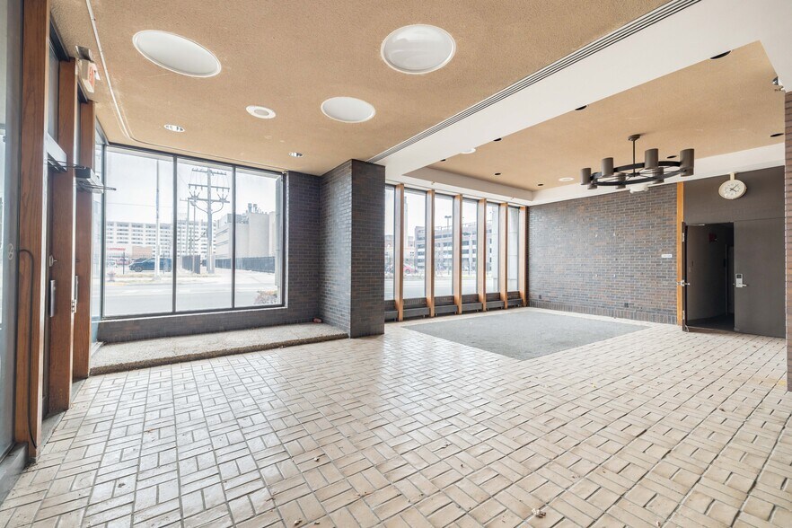 More Photos Of 110 E Warren Ave, Detroit Medical For Lease