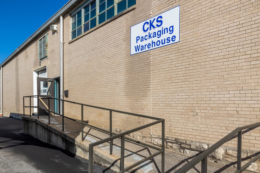 More Photos Of 1 Design Dr, North Kansas City Warehouse For Lease