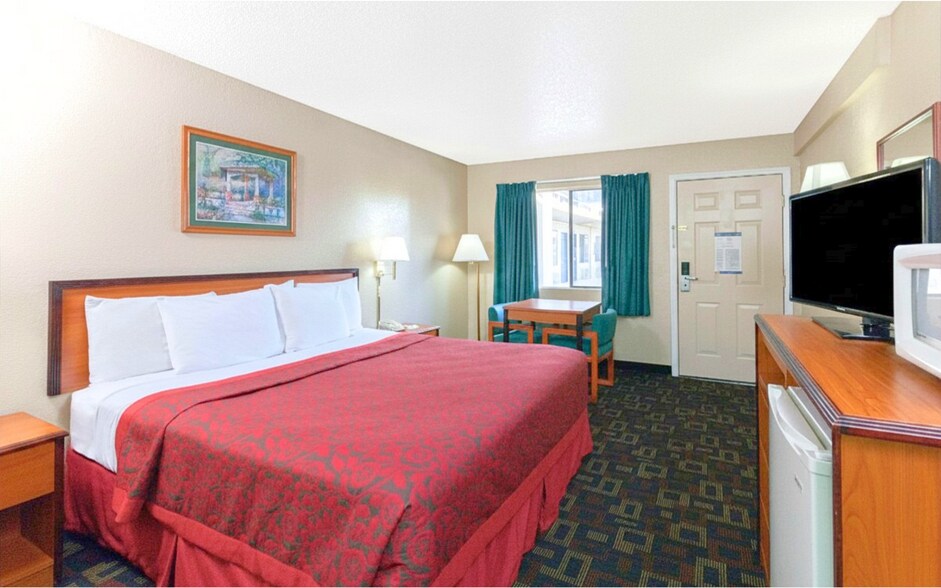 More Photos Of 504 S Meridian Ave, Oklahoma City Hotel For Sale