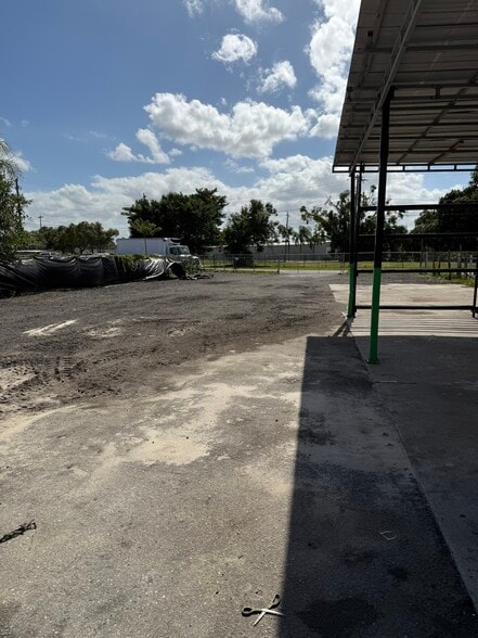 More Photos Of 3340 Palm Beach Blvd, Fort Myers Freestanding For Sale