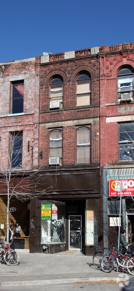 Primary Photo Of 433 Spadina Ave, Toronto Storefront Retail Residential For Lease