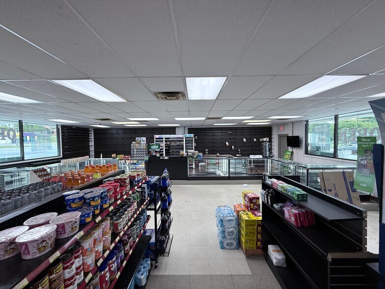 More Photos Of 6861 S Highland Blvd, Grifton General Retail For Lease