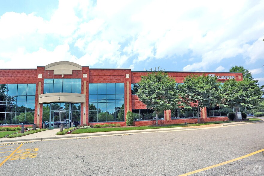 More Photos Of 1305 Executive Blvd, Chesapeake Office For Lease